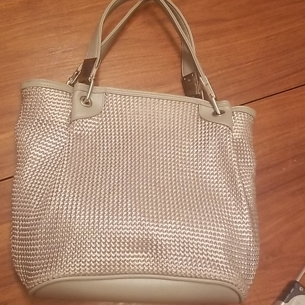 Mondani light gray basketweave and leather purse